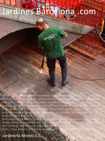 Limpieza de tarima, tratamiento, mantenimiento de jardn, jardinera, cuidado exterior, proteccin de madera, limpieza, tratamiento, aceite, barniz exterior, tropical, autoclave, reparacin, desgaste, eliminacin de manchas, limpieza a alta presin, mante