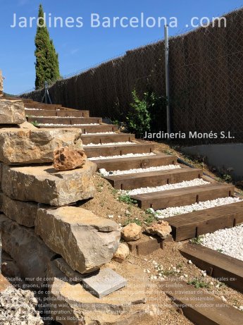 Rocalla,  mur de contenci, gabions, tals, estabilitzaci del terreny,  travesses de fusta, escales exteriors, graons, integraci al paisatge, disseny exterior, jardineria sostenible. Barcelona, Maresme, Baix llobregat, Valls 