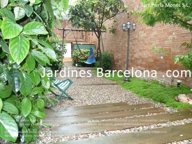 Dise�o de jardines y patios. Desniveles, escaleras, rampas, traviesas de madera, grava. Accesibilidad en el jard�n. Funcionalidad y belleza. Barcelona, Badalona, Matar�, Tiana, Arenys, Cabrils, Masnou, Tei�.