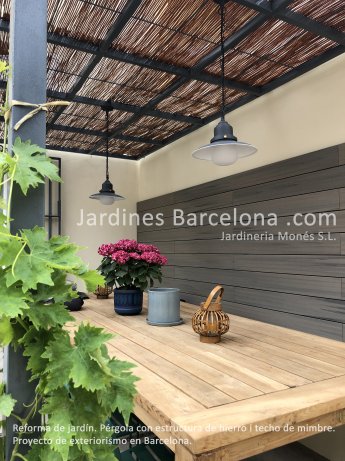 Projecte de reforma integral de jard� a Barcelona. P�rgola de ferro amb sostre de v�met. Disseny i exteriorisme de jardins, terrasses, patis i balcons.
