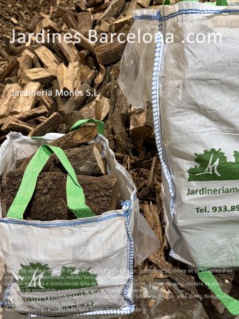 Servicio de venta a domicilio de lea de encina seca en sacos, astillas de pino, cscara de pino, pastillas de encendido y carbn. Chimenea, estufa, barbacoa. Barcelona, Esplugues, Sant Just, Sant Cugat, Sant Joan Desp.